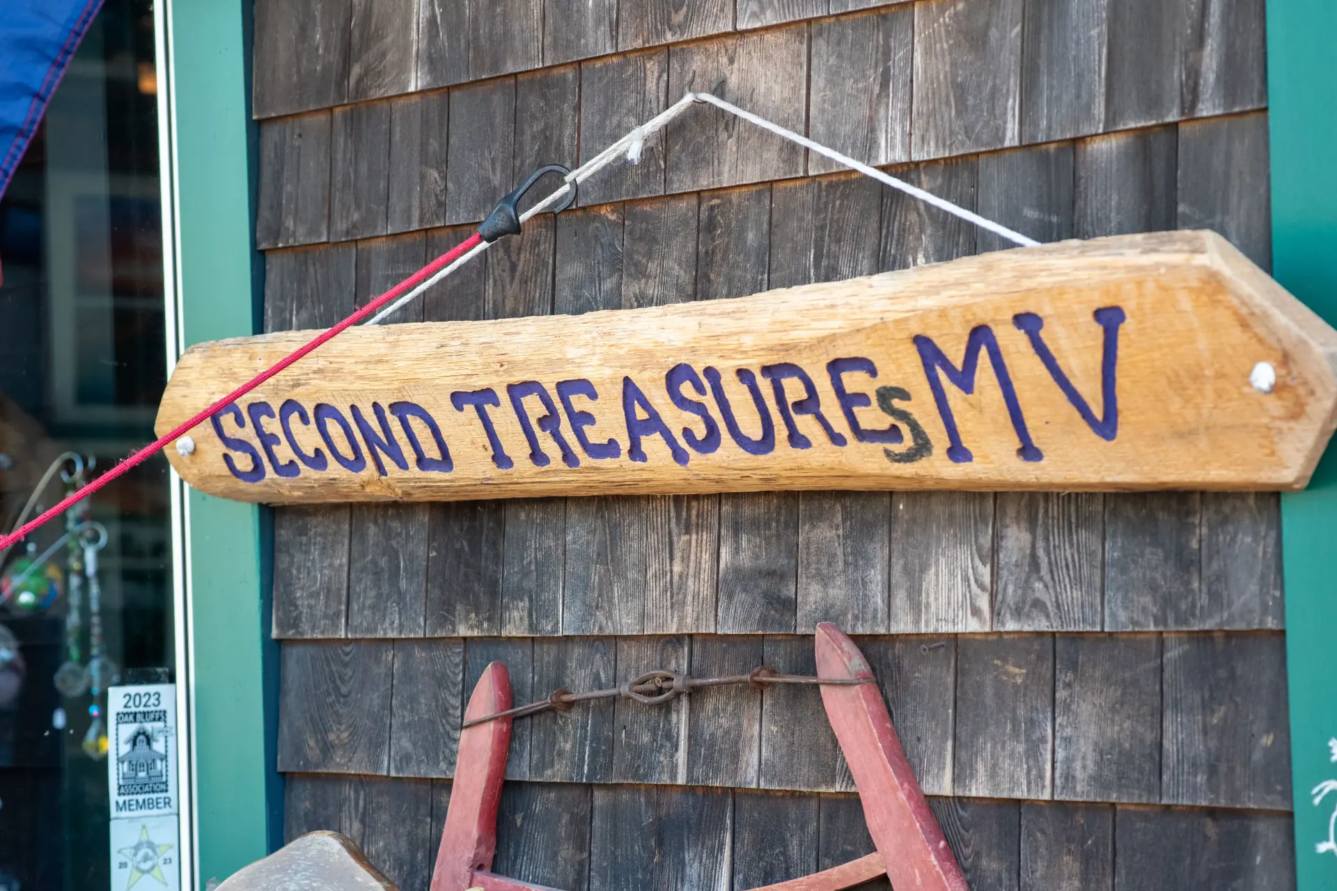 Second Treasures MV: Oak Bluffs' Premier Antique Shop Guide